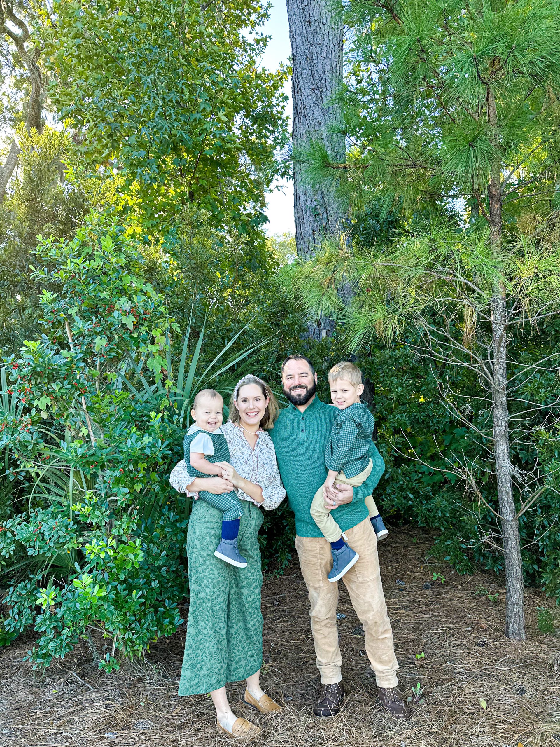 fall-family-photo-outfits-the-sarah-beth-blog